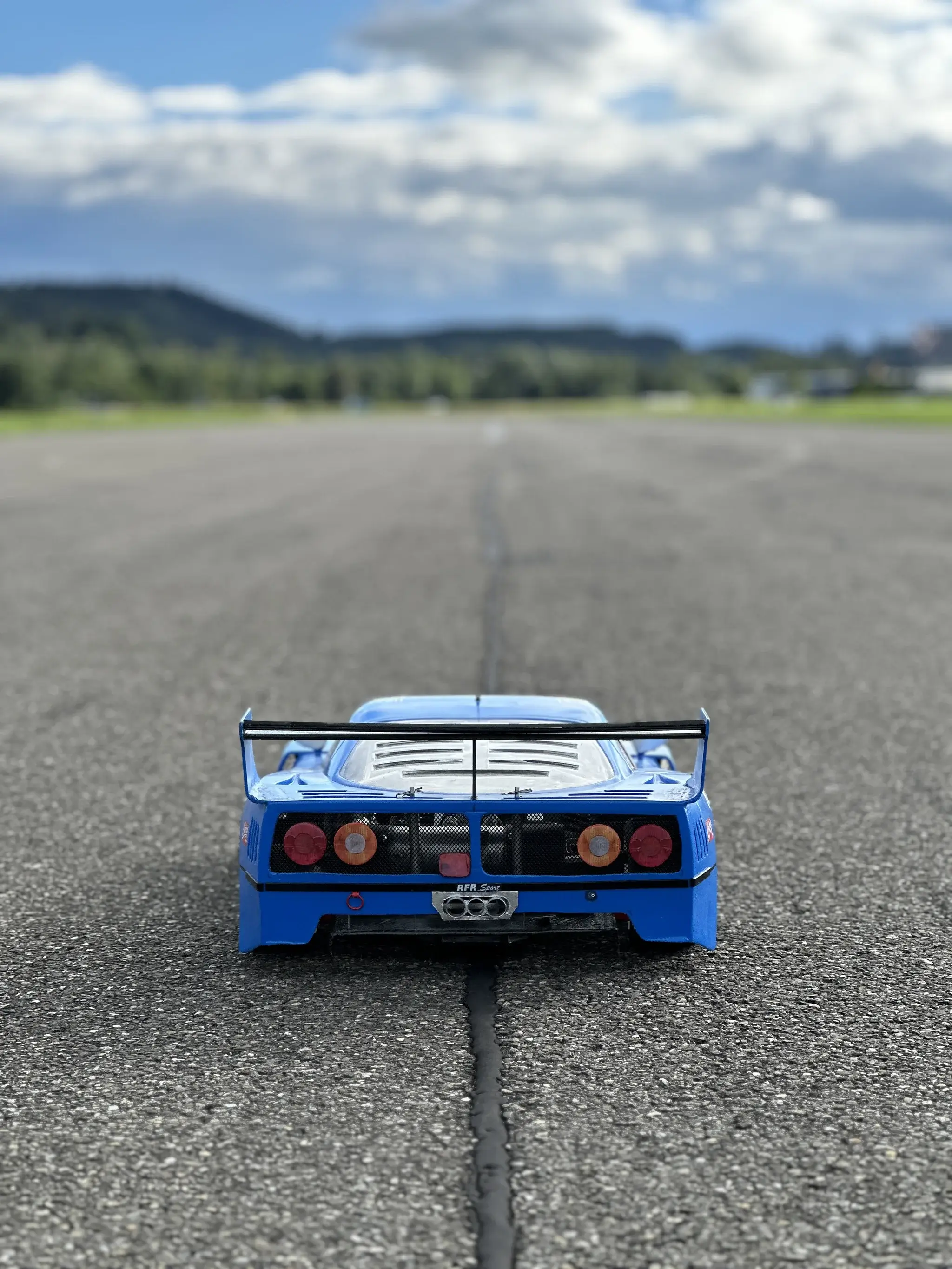 MP: Huge Super Scale RC-Petrol PILOT Ferrari F40 LM | PCARMARKET