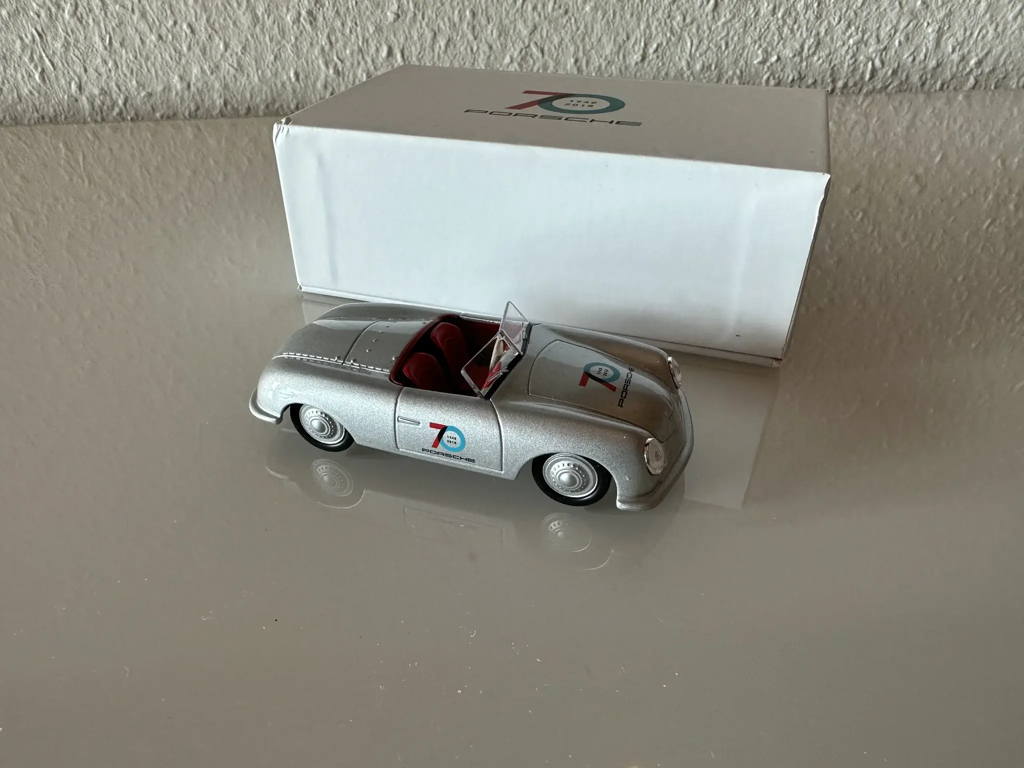 MP: Large Collection of Porsche Memorabilia, Merchandise and