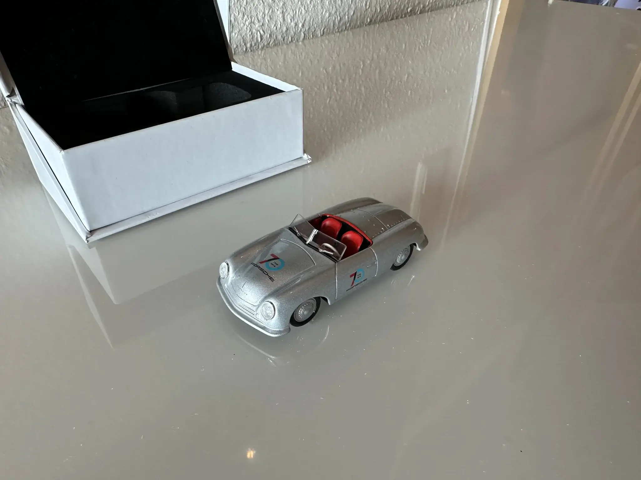MP: Large Collection of Porsche Memorabilia, Merchandise and