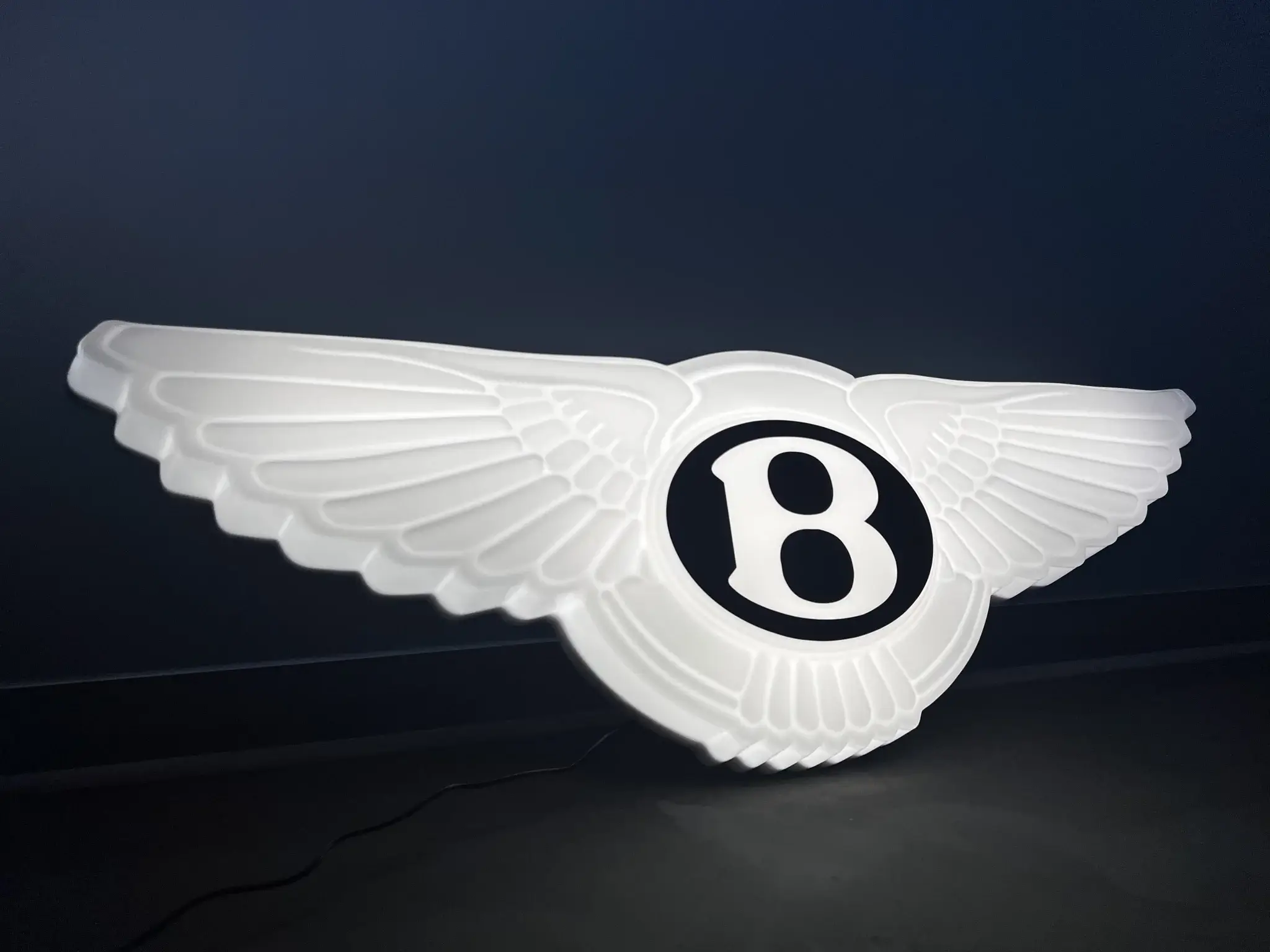 BENTLEY 電飾看板 No Reserve Bentley Wings Illuminated Sign | PCARMARKET