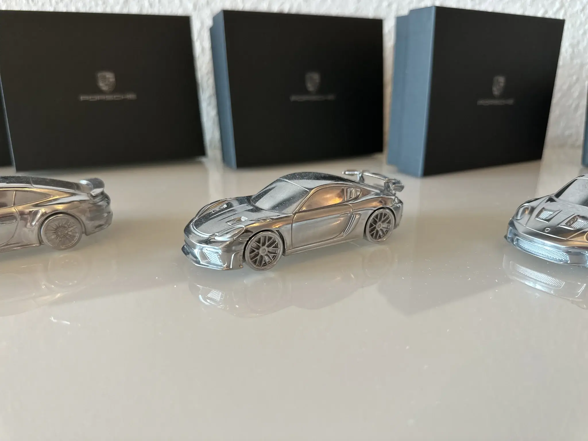 MP: Large Collection of Porsche Memorabilia, Merchandise and