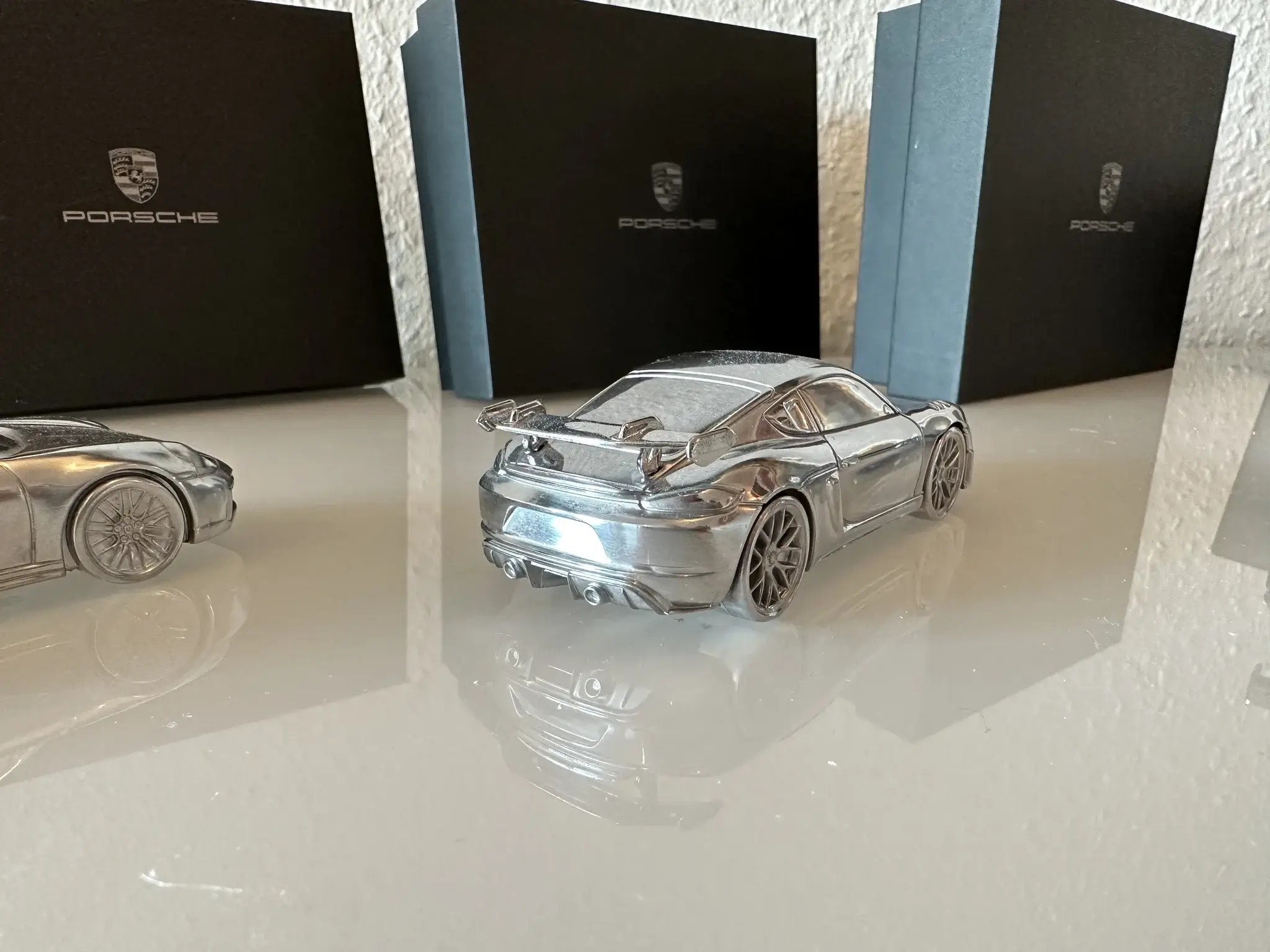 MP: Large Collection of Porsche Memorabilia, Merchandise and
