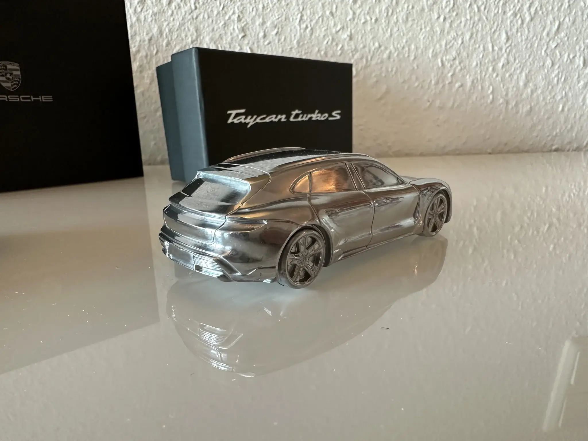 MP: Large Collection of Porsche Memorabilia, Merchandise and