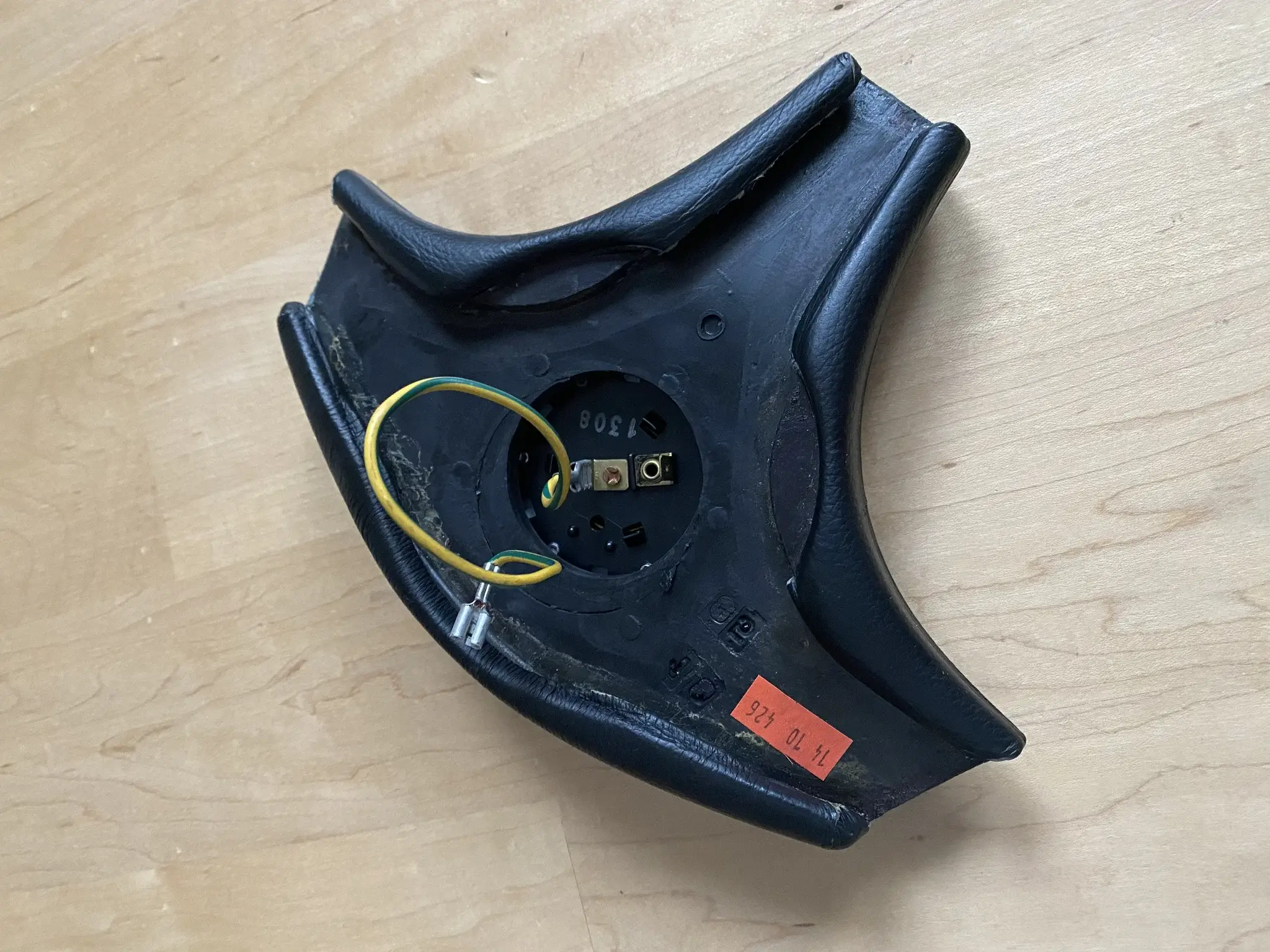 No Reserve Porsche 993 RS MOMO Steering Wheel With Hub | PCARMARKET
