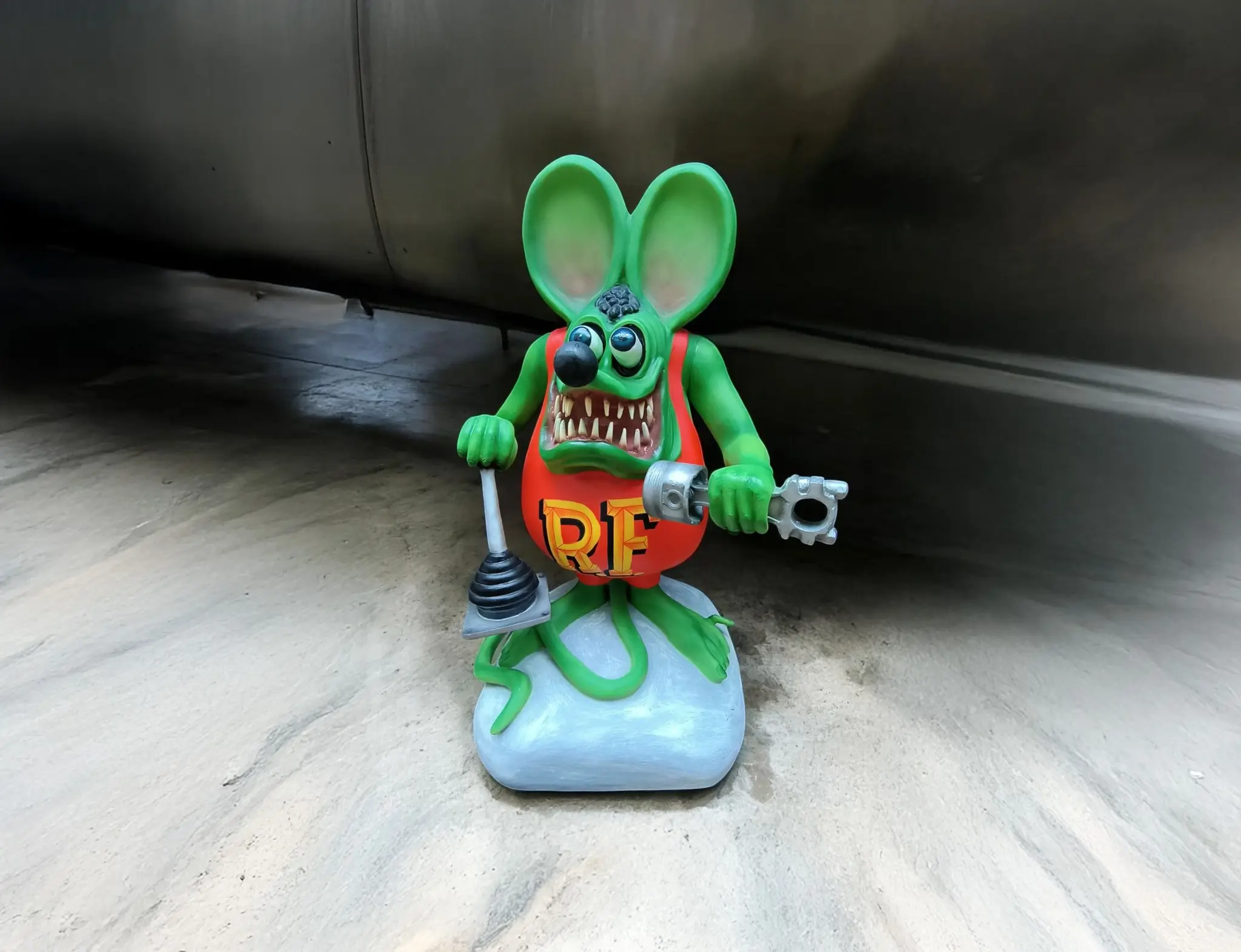 MarketPlace: Rat Fink Statue | PCARMARKET